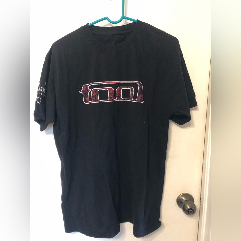 Men’s large Tool tshirt
